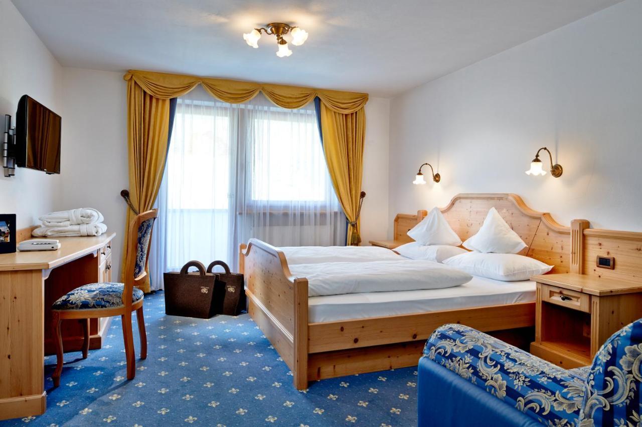 Hotel Costes Corvara In Badia Bagian luar foto