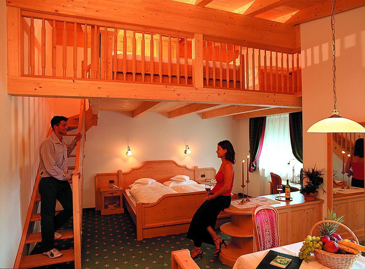 Hotel Costes Corvara In Badia Bagian luar foto