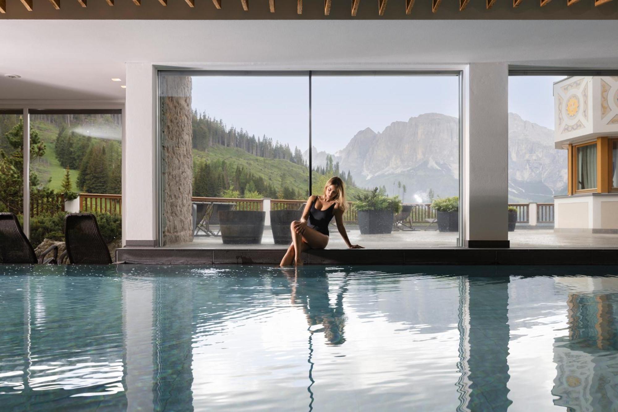 Hotel Costes Corvara In Badia Bagian luar foto
