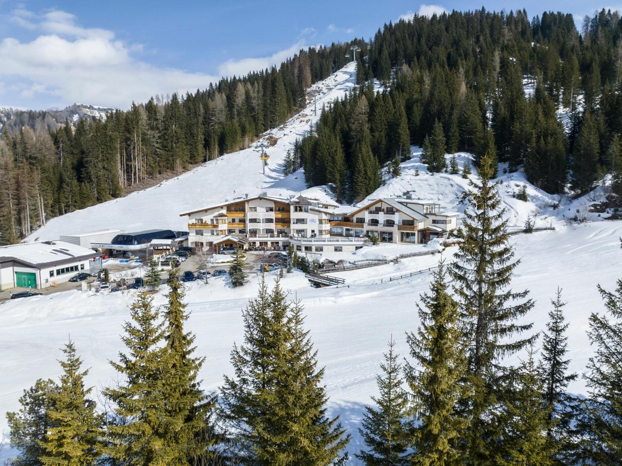 Hotel Costes Corvara In Badia Bagian luar foto