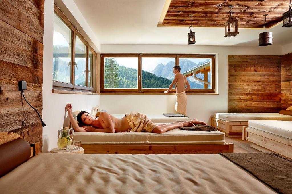 Hotel Costes Corvara In Badia Bagian luar foto