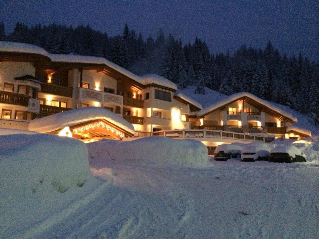 Hotel Costes Corvara In Badia Bagian luar foto